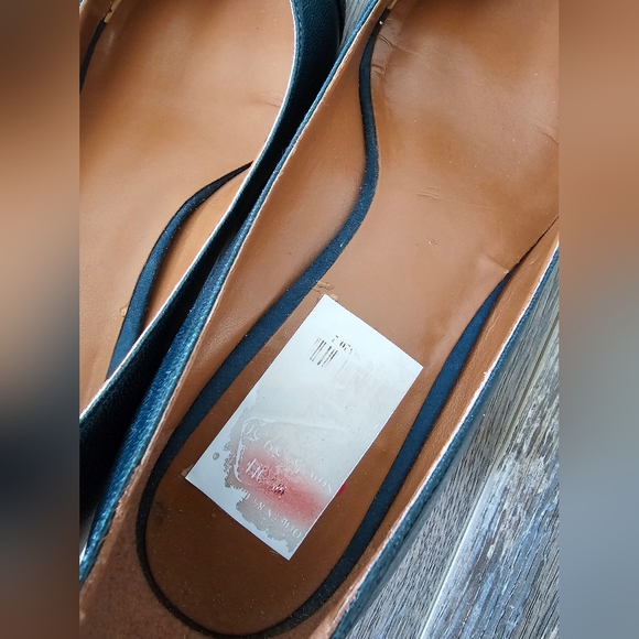 Nine West green low heels with gold buckle. Leather. Size 7.5 - Picture 5 of 6